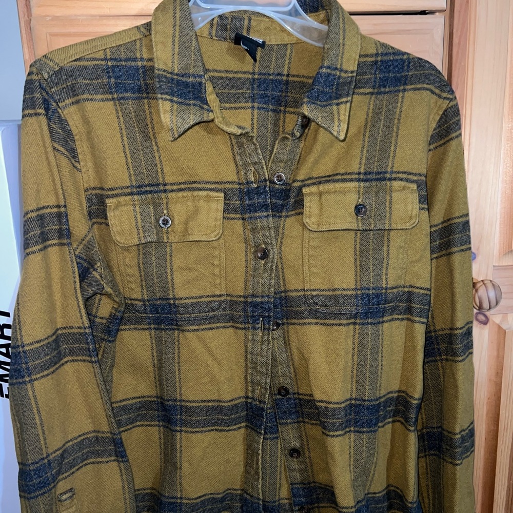 Patagonia long sleeved flannel button shirt